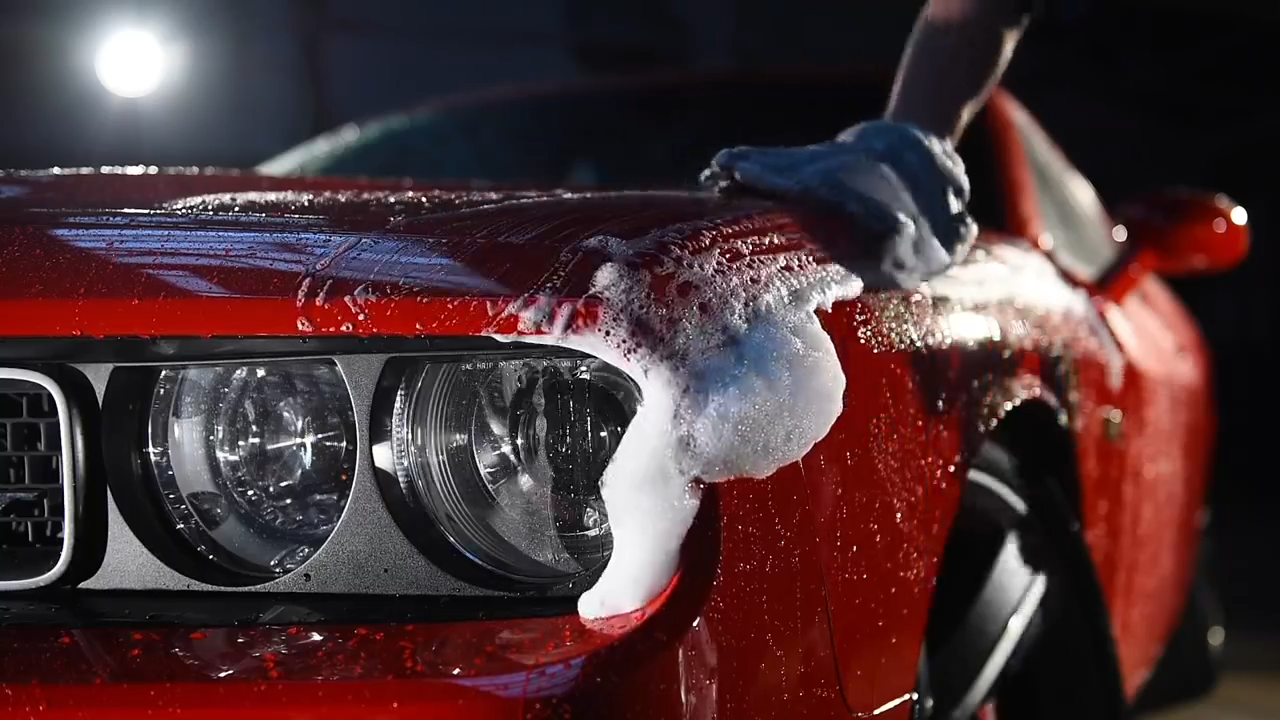 Autoglym Ultra High Definition UHD Car Shampoo 1L | Silky smooth finishing to you car Luxurious, high foaming shampoo, with an irresistible fragrance. Cleans paintwork leaving a silky smooth, high-glo